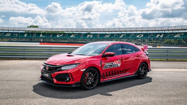 Daily Slideshow: Civic Type R Breaks Record at Silverstone