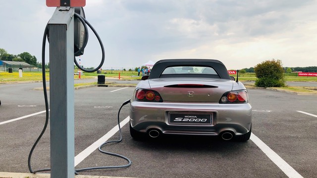 Honda France Jokes About Converting S2000 to Electric Power