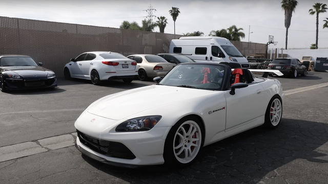 Larry Chen Checks Out S2000 Type R Up Close